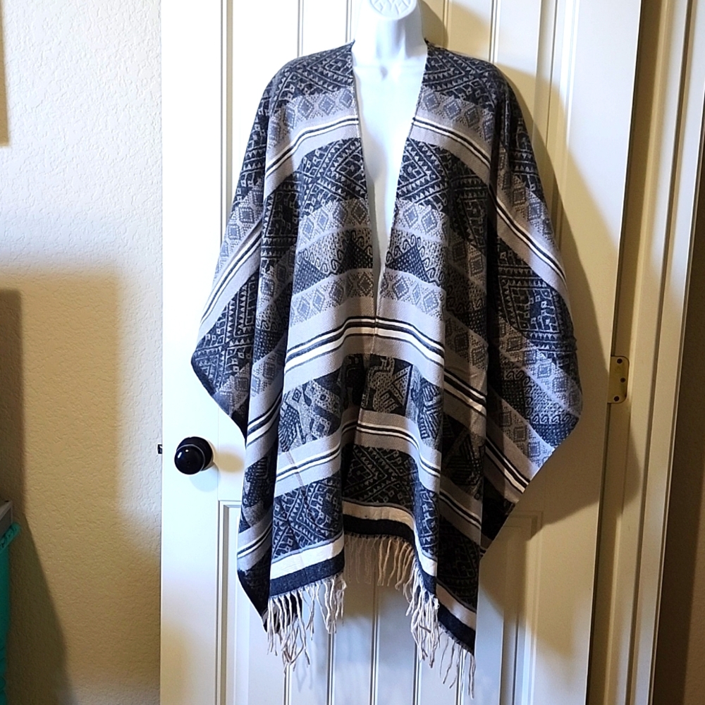 Womens Ruana shawl wrap NWT One Size